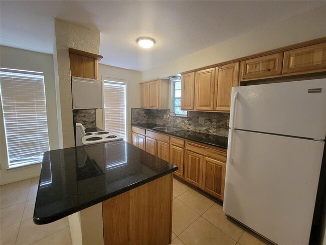 Photo - 104 W 35th St Unit 2