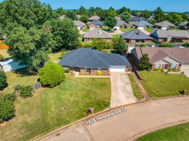 Photo - 1828 Honeysuckle Ln