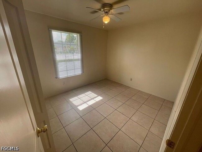 Photo - 445 Candlewick Cir W