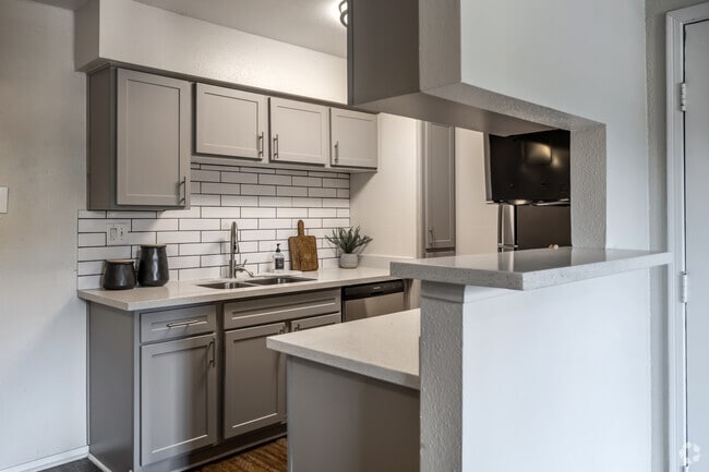 1BR, 1BA - 501SF - Kitchen - Vantage Point Apartments