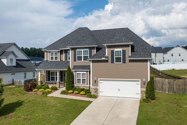 Photo - Pristine and Spacious Home in Highly Desirable Winston Pointe