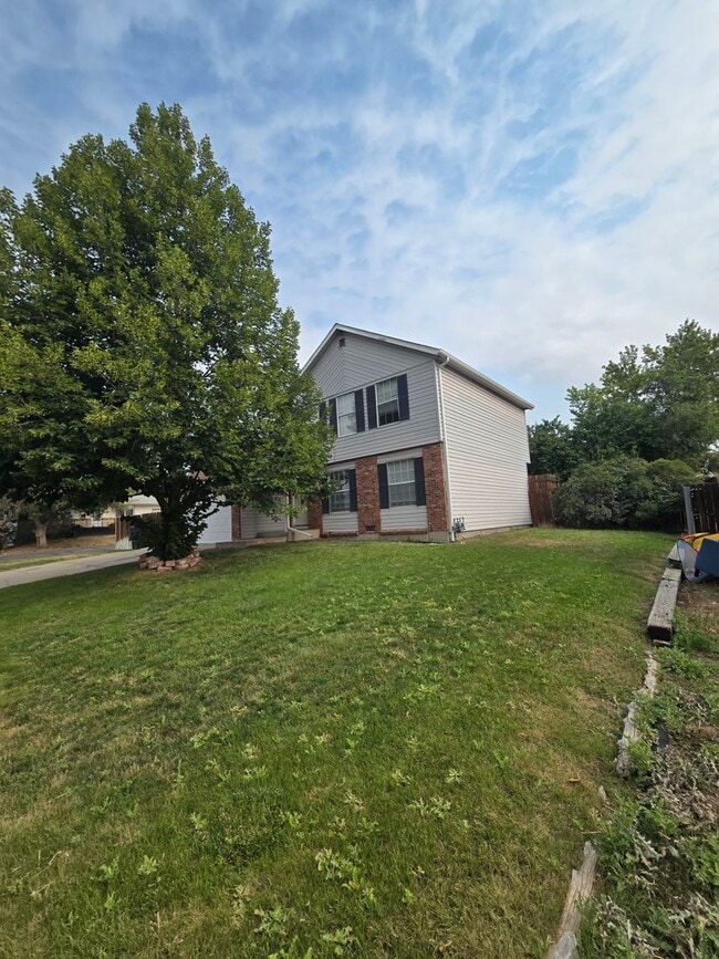 Building Photo - 3409 E 99th Dr