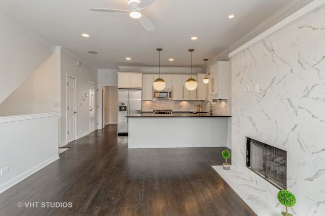 Photo - 1644 W Blackhawk St Unit 1E