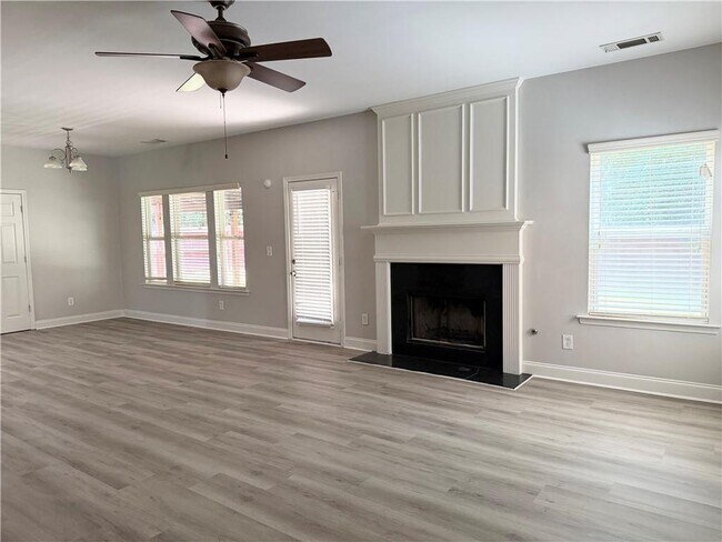 Photo - 3051 Montauk Hill Dr NE