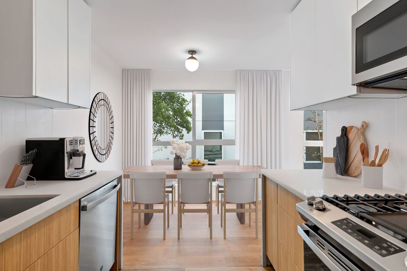 Photo - 1563 Gordon St