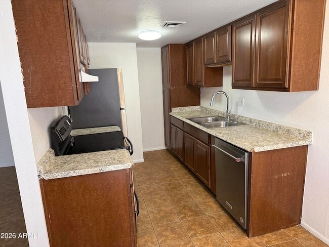 Building Photo - 860 E Brown Rd Unit 56