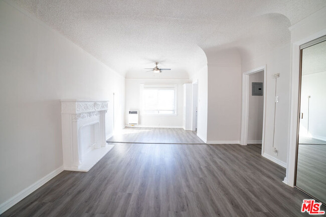 Photo - 207 1/4 N Berendo St Apartment