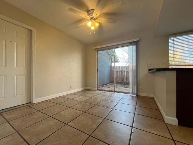 Photo - 2 Bedrooms in Great Dove Springs Location