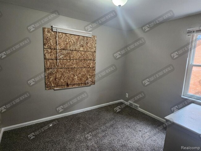 Photo - 15491 Seymour St