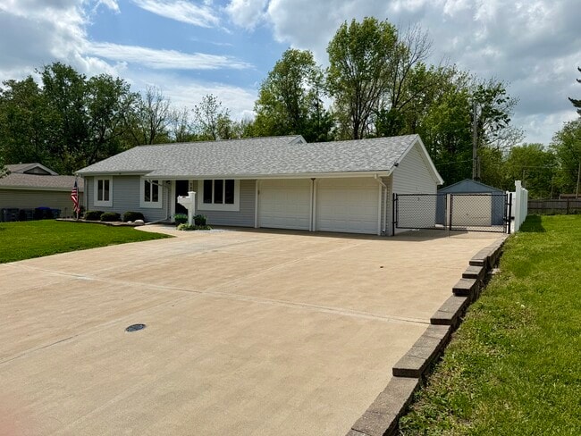 Photo - 705 Saint Paul Ln