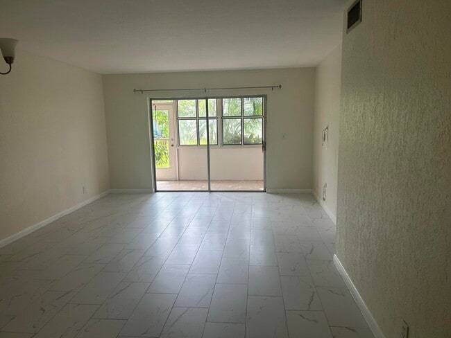 Photo - 1 Abbey Ln Unit 102