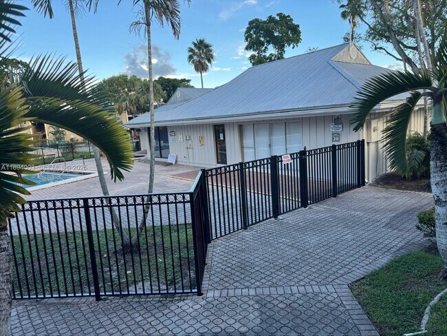 Photo - 4453 Treehouse Ln Unit C