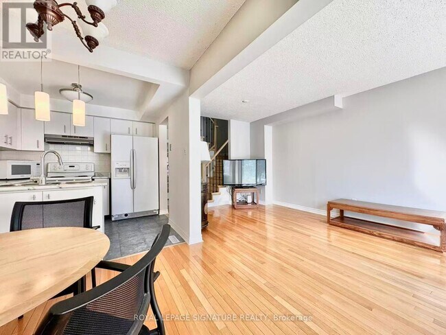 Photo - 7 Farnham Dr