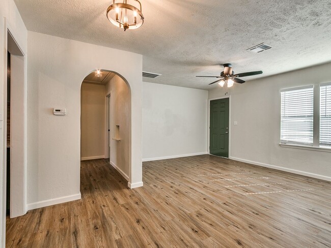 Photo - Beautiful 3 bed, 2 bath home in Norman
