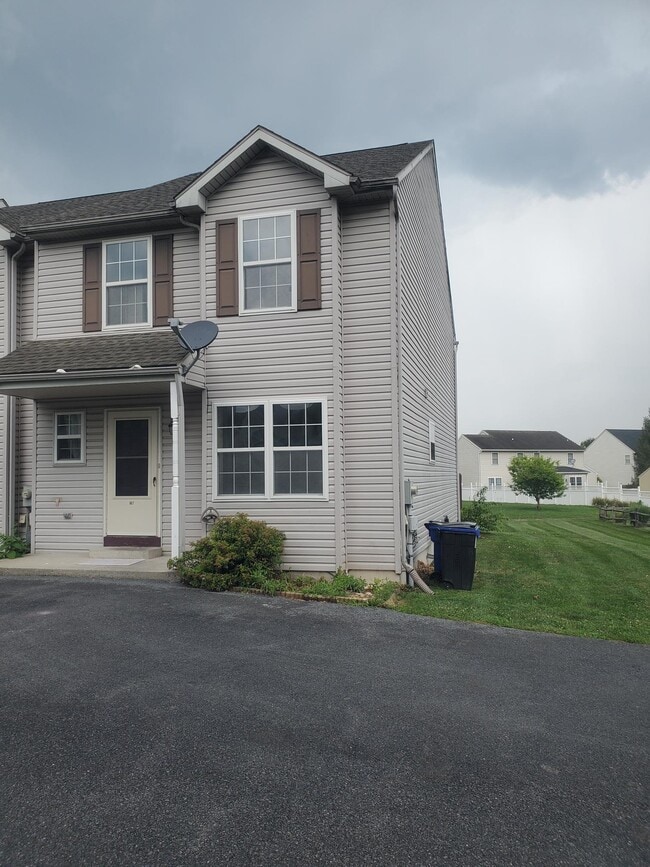 Building Photo - 667 Walnut Tree Dr