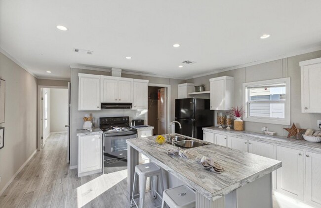 Photo - 15930 S Flores St