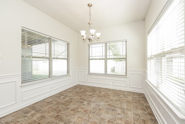 Photo - 3342 Cotswold Ln