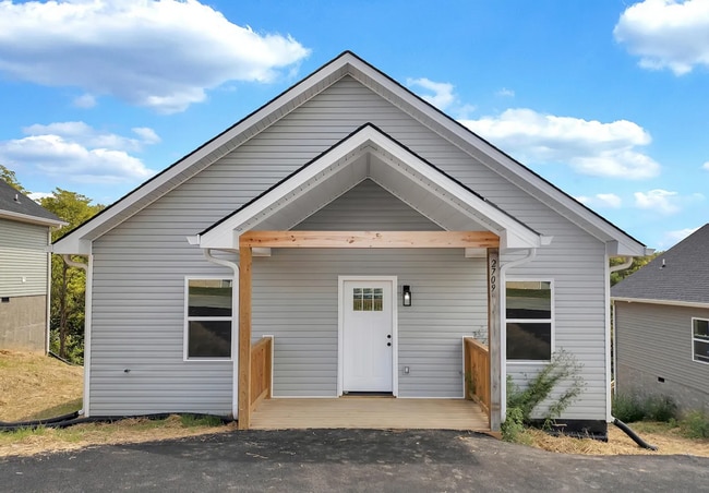 Building Photo - OPEN CONCEPT LIVING!!