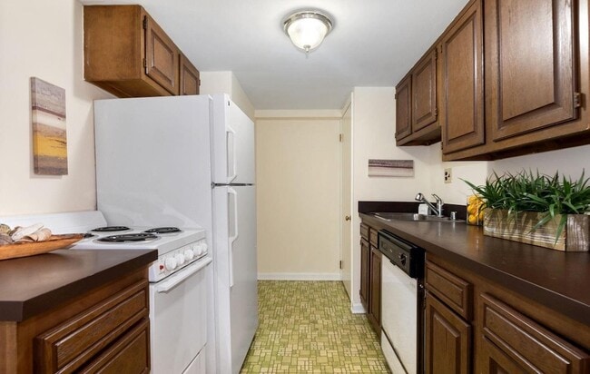 Photo - 2300 Tunlaw Rd NW Unit B