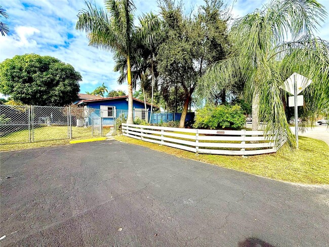 Photo - 11900 SW 6th St Unit 2