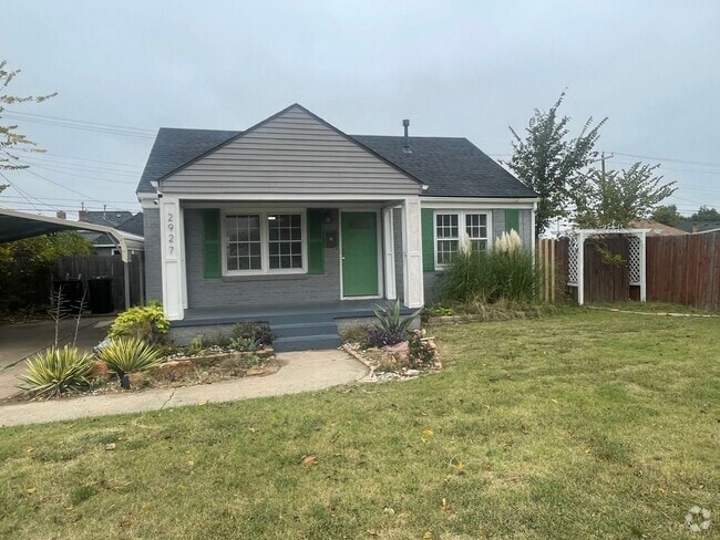 Building Photo - 2 bed, 1 bath all updated and includes ful... Rental