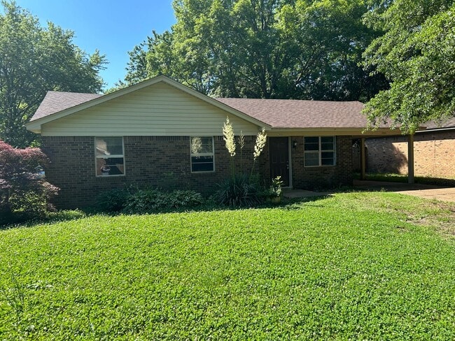 Building Photo - 2955 Normandy Dr