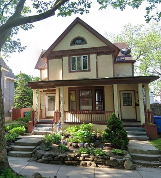 Building Photo - 97 Glendale Park Unit Down