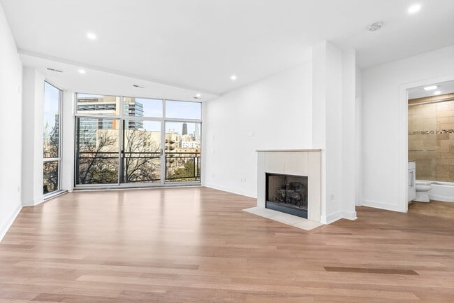 Photo - 914 W Hubbard St Unit 305