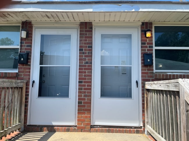 Building Photo - 337 Woodview Ave