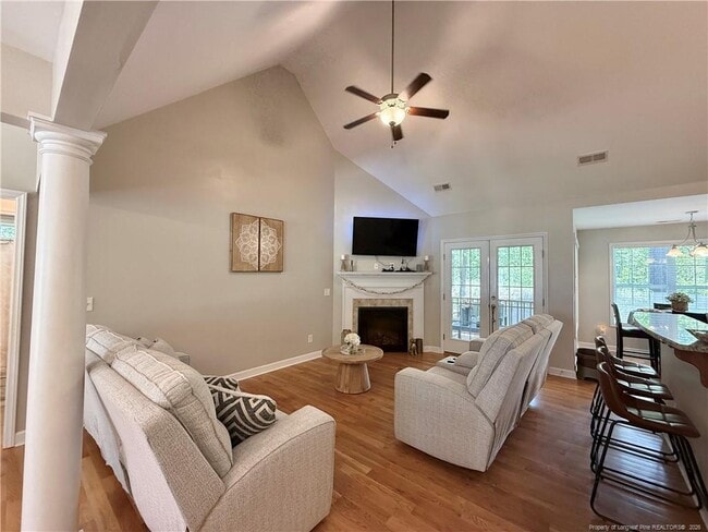 Photo - 275 Maplewood Dr