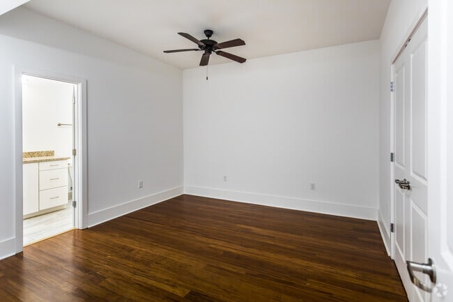 1BR, 1BA - 700SF - Bedroom