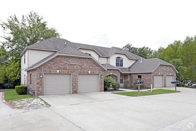 Building Photo - Huntsville Heights