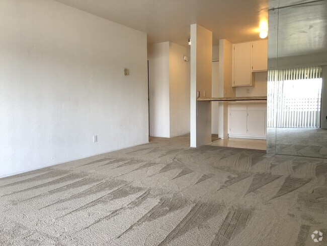 Building Photo - Pacific Beach condo now available, excelle... Unit 2G