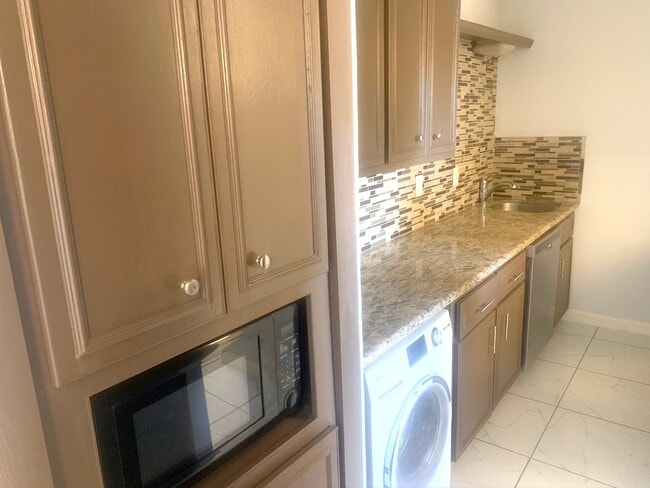 Building Photo - 5550 N Braeswood Blvd Unit 148