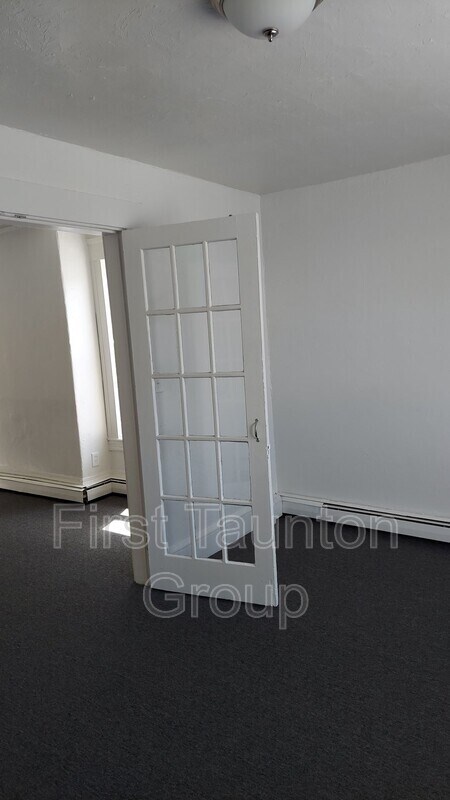 Building Photo - 9 Cedar St Unit 2 left