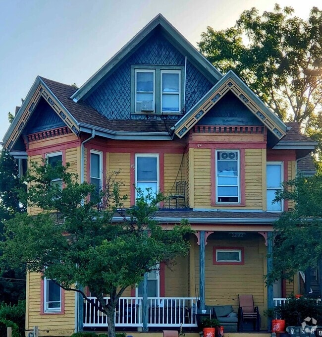 Building Photo - 1202 Brady St Unit 1202 #1 Rental