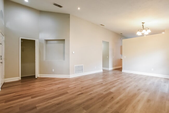4201 Shadow Creek Cir