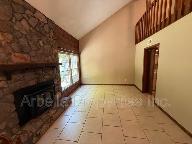Photo - 1608 Herrin Dr