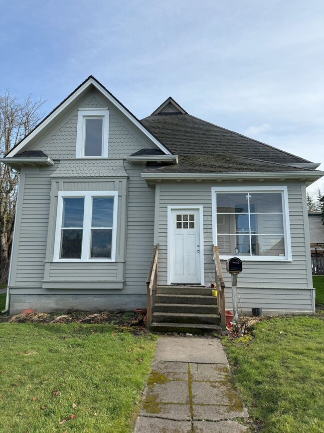 Building Photo - Great 6 bdrm/2 bath close to WWU and downtown