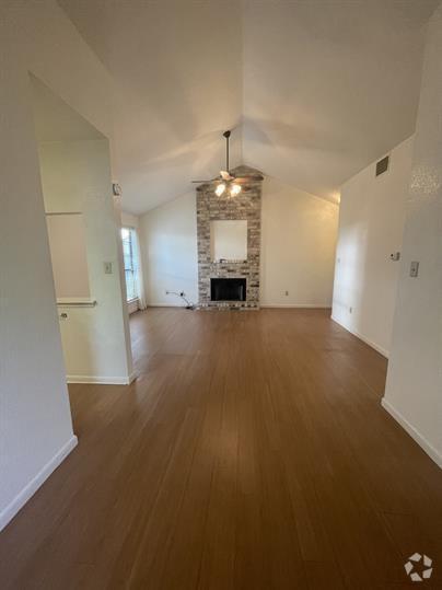 Building Photo - 728 W San Antonio St Unit 106 B Rental