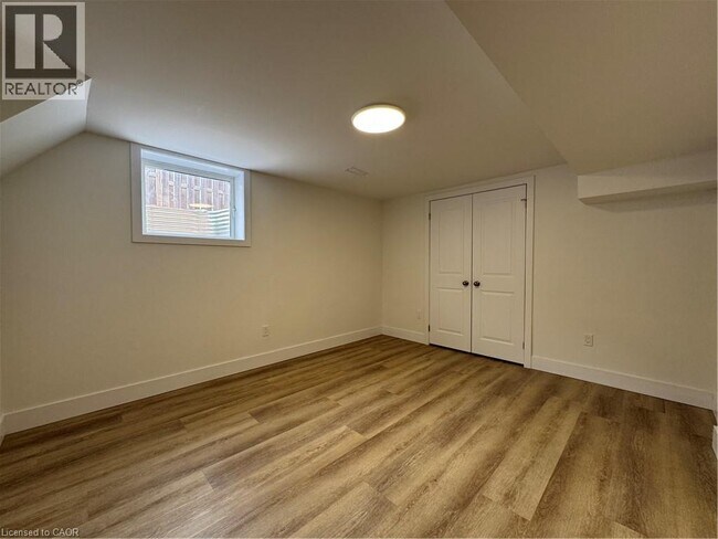 Photo - 12 Arrowhead Pl Unit Lower