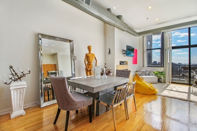 Photo - 547 S Clark St Unit 1402