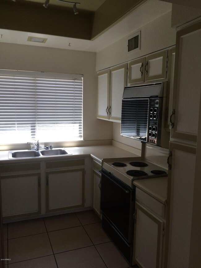 Photo - 304 E Bluebell Ln