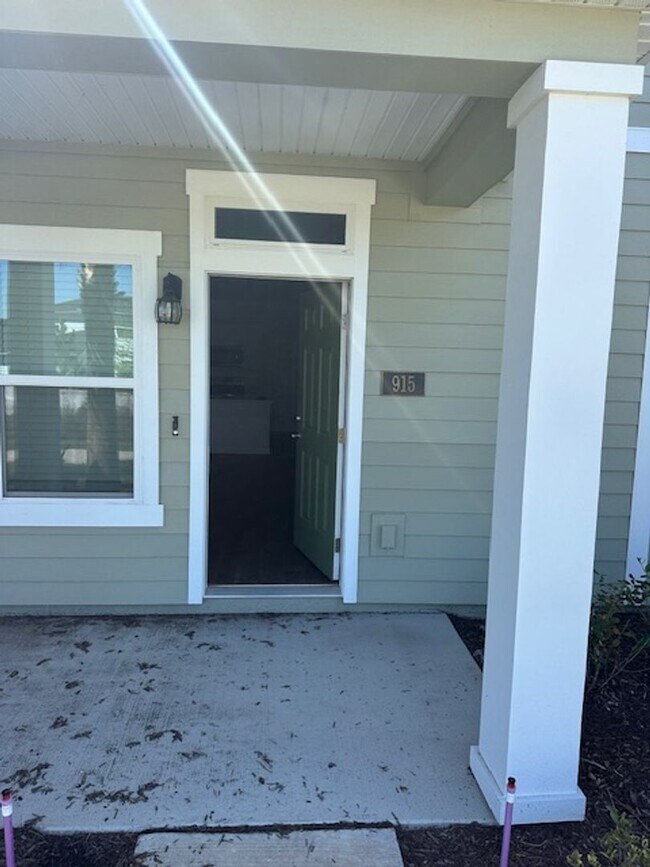 Photo - Beautiful Open Concept townhome in growing Middleburg!!!