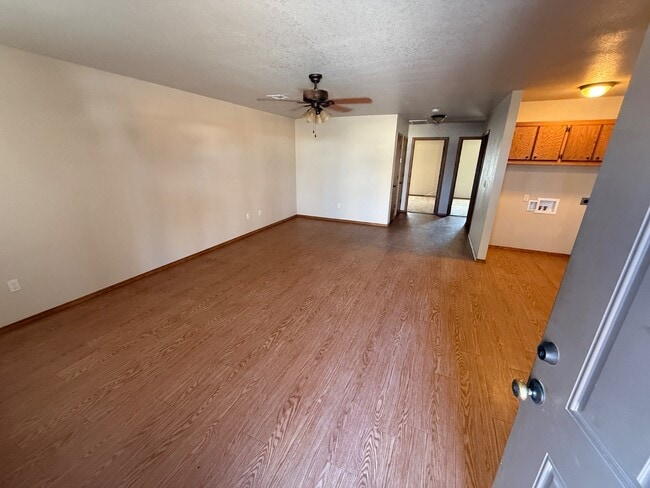 Building Photo - 511b NE 6th St - 511B NE 6th