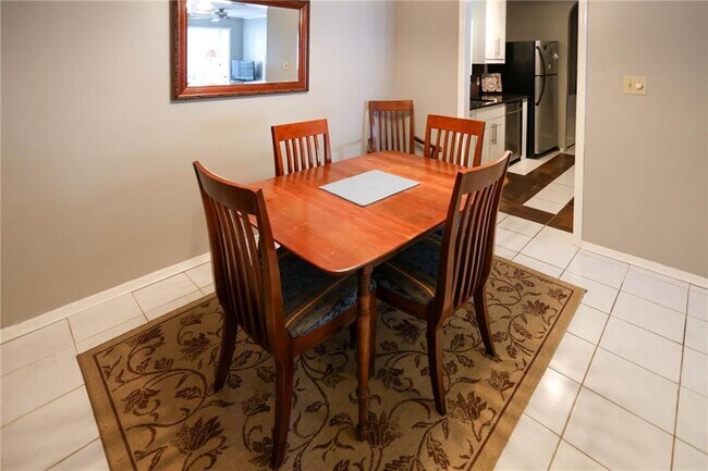 Photo - 402 Olde Mill Ln