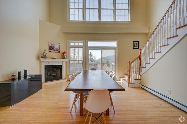 Building Photo - 15 Beechwoods Rd Rental
