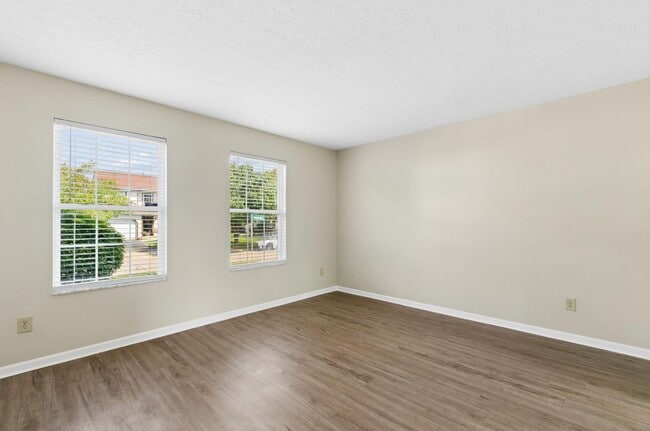 Photo - 4611 Thornoak Dr