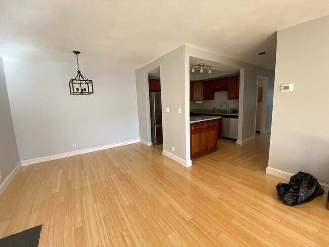 Photo - 925 E 2nd St Unit 7