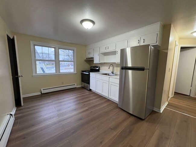 Building Photo - 880 First Ave Unit 4